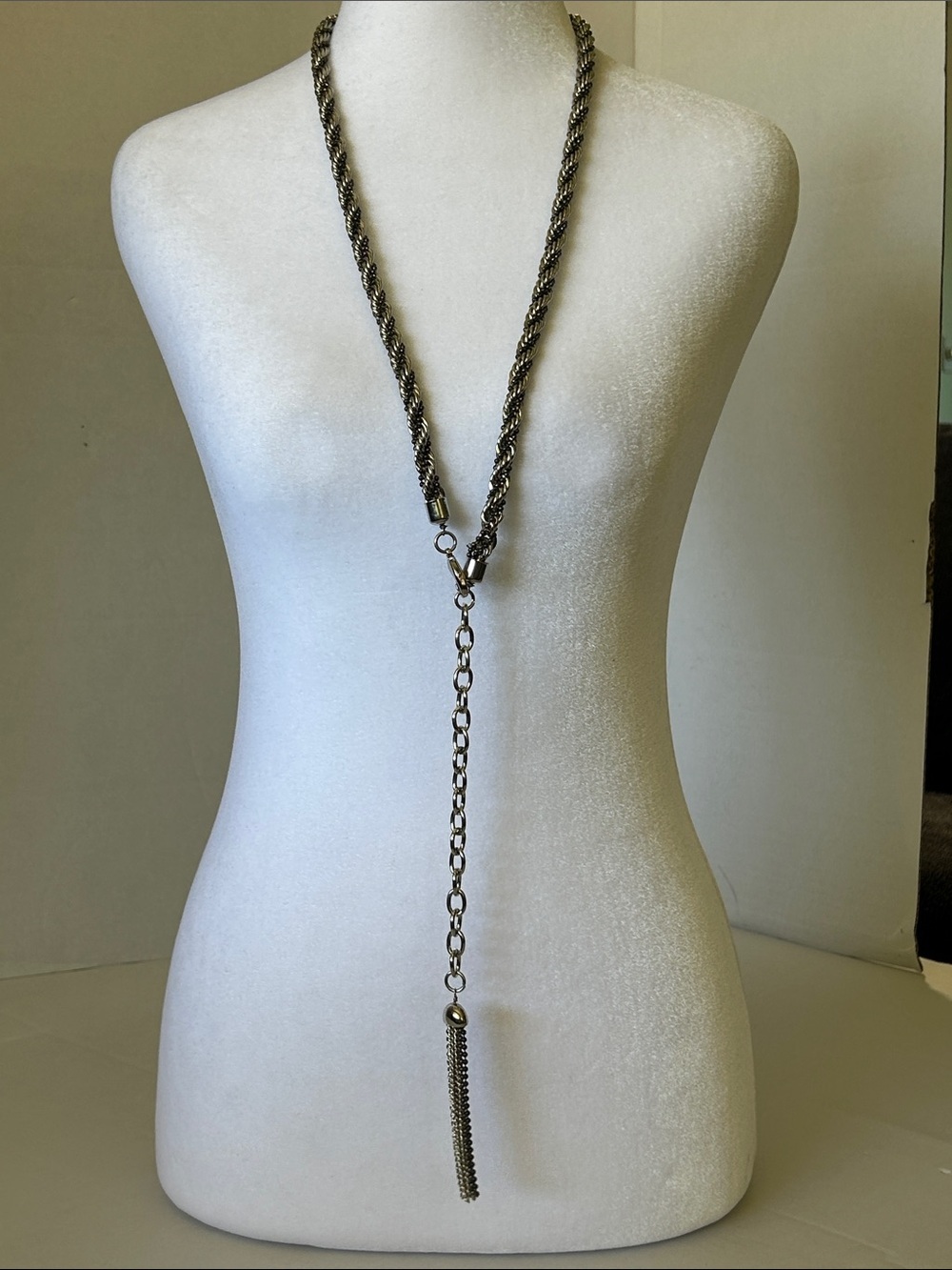METAL SILVER TONE TASSEL TWISTED CHAIN LINK BELT 198OS VINTAGE